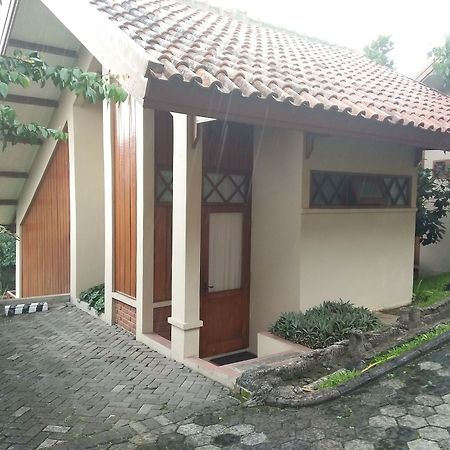 Ahadiat Hotel & Bungalow Бандунг Экстерьер фото