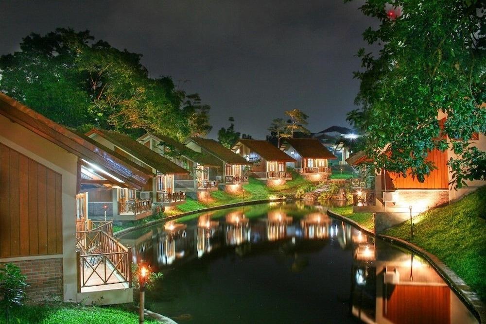 Ahadiat Hotel & Bungalow Бандунг Экстерьер фото