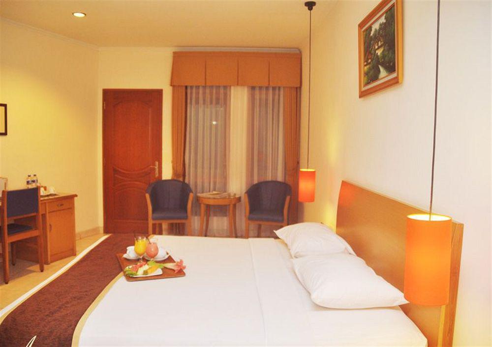 Ahadiat Hotel & Bungalow Бандунг Экстерьер фото