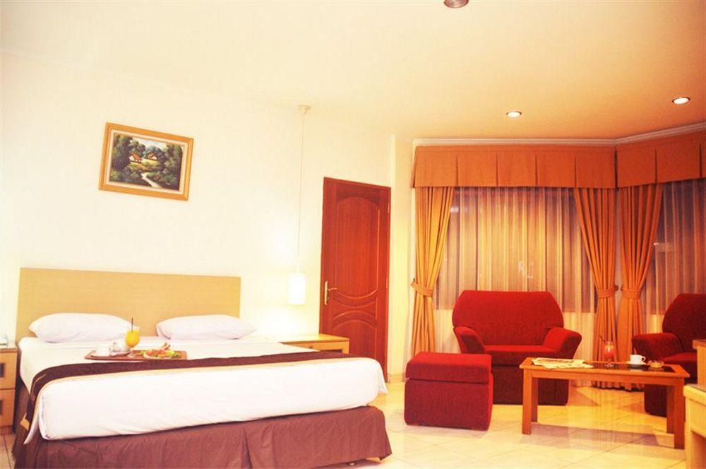 Ahadiat Hotel & Bungalow Бандунг Экстерьер фото