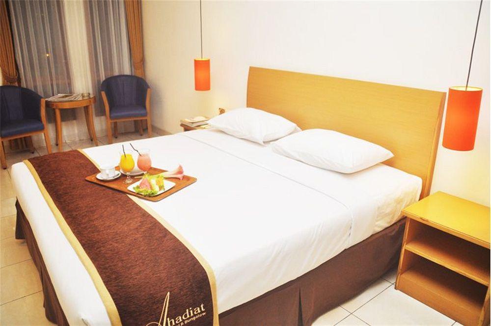 Ahadiat Hotel & Bungalow Бандунг Экстерьер фото