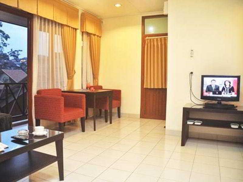Ahadiat Hotel & Bungalow Бандунг Экстерьер фото
