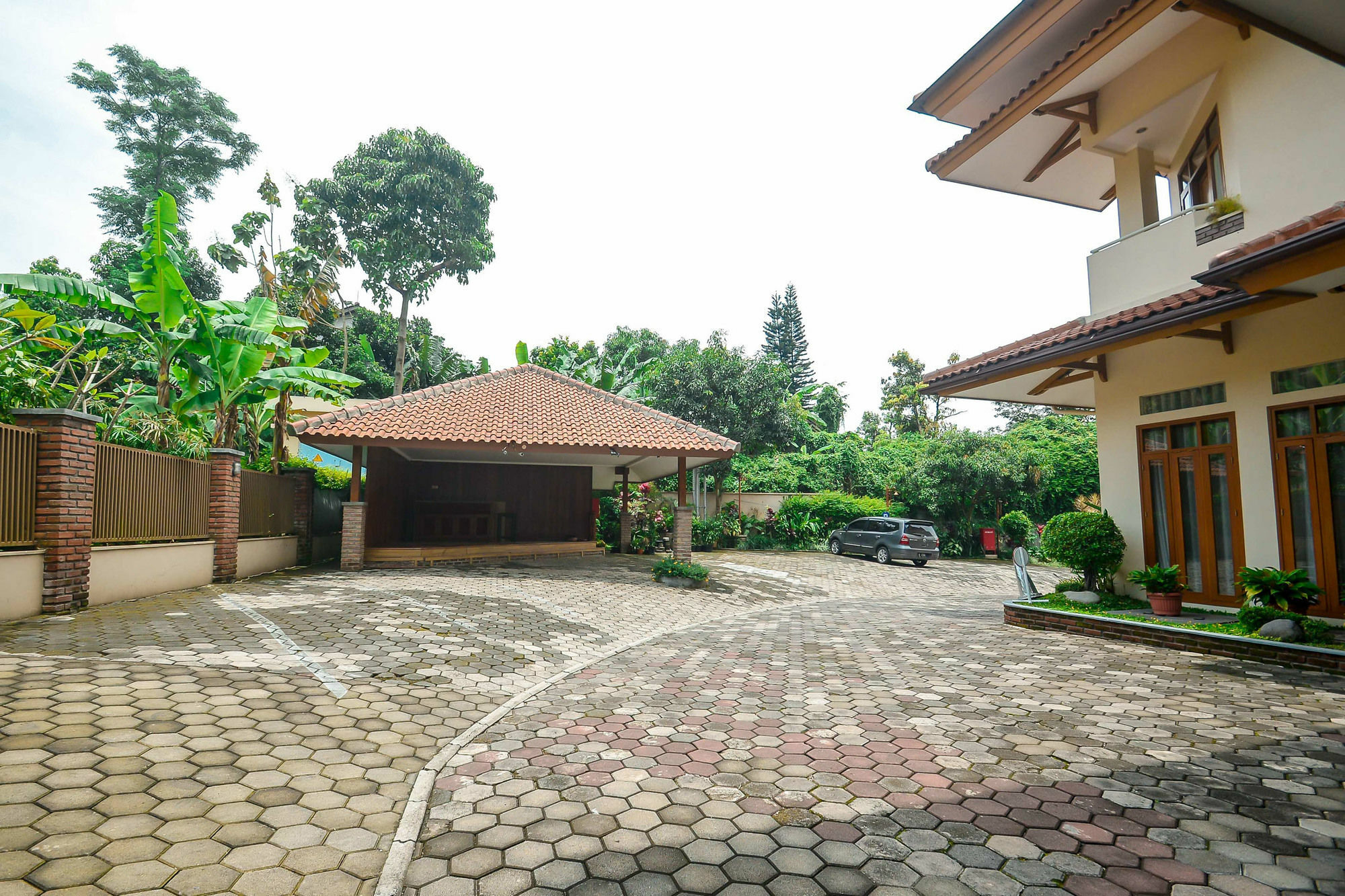 Ahadiat Hotel & Bungalow Бандунг Экстерьер фото