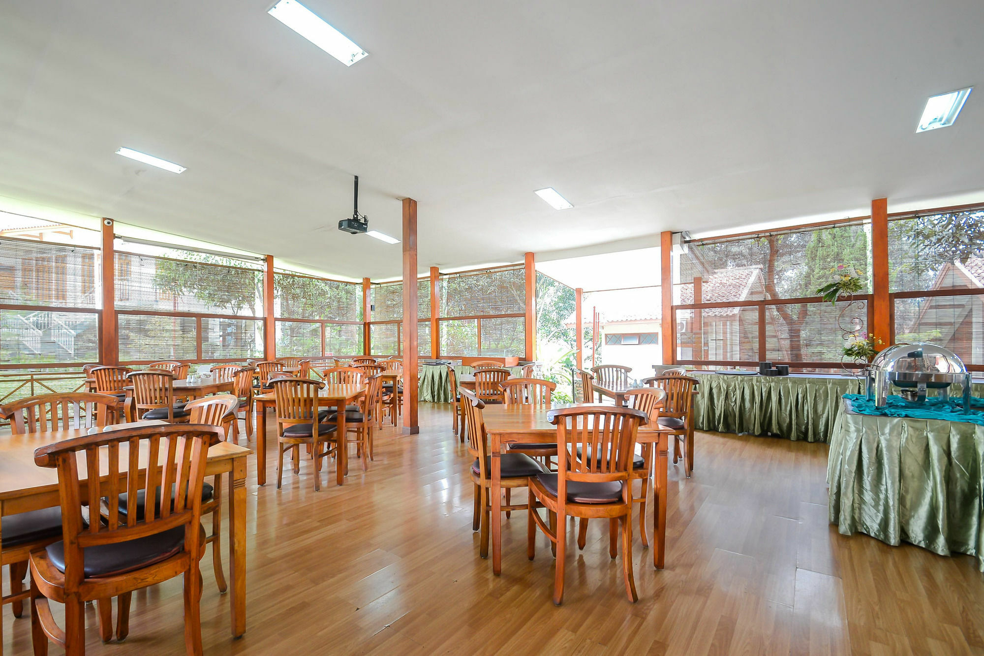 Ahadiat Hotel & Bungalow Бандунг Экстерьер фото