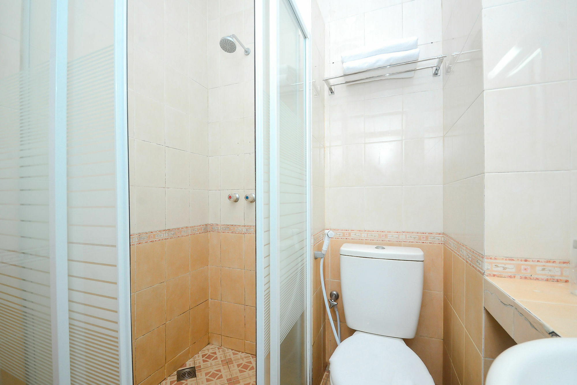 Ahadiat Hotel & Bungalow Бандунг Экстерьер фото